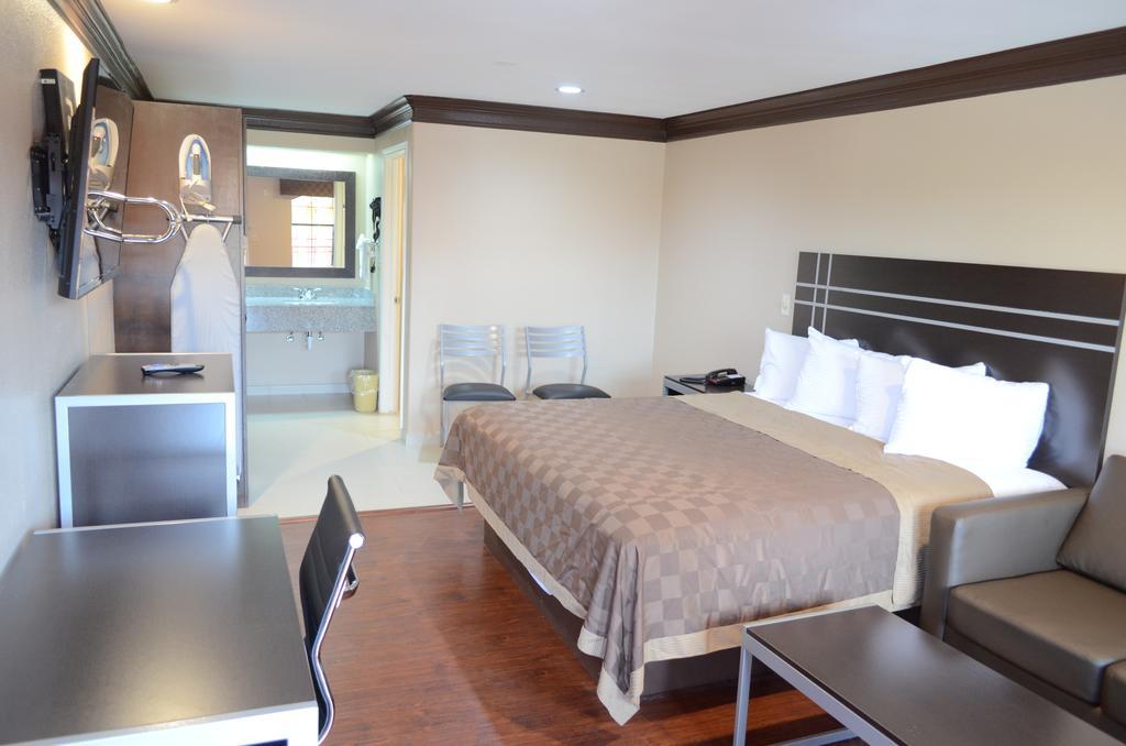 Regency Inn Humble Iah - Intercontinental Room photo