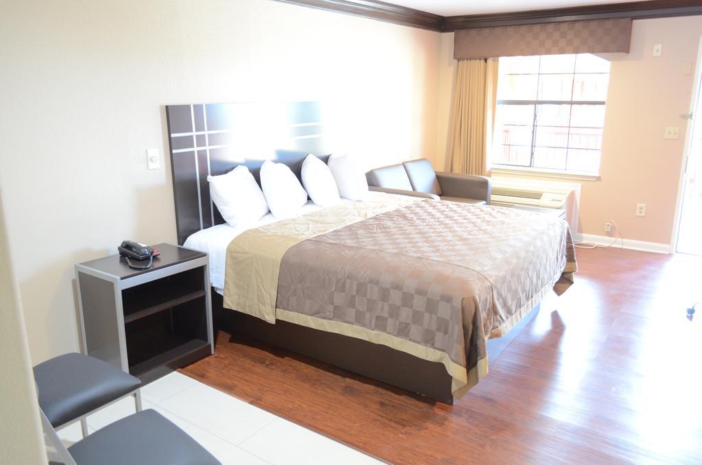Regency Inn Humble Iah - Intercontinental Room photo