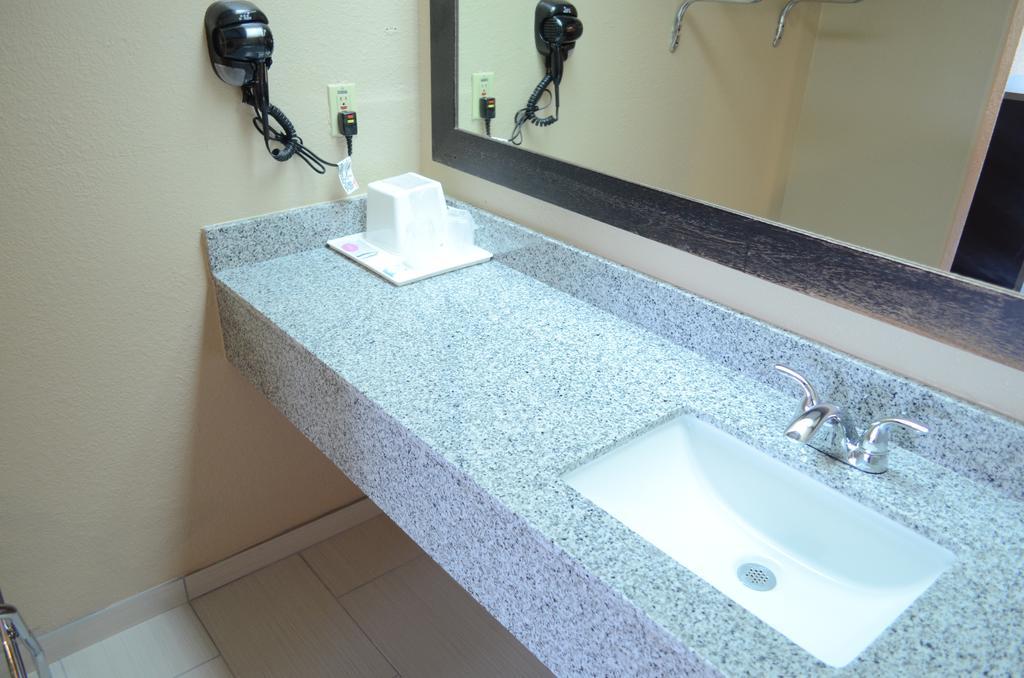Regency Inn Humble Iah - Intercontinental Room photo