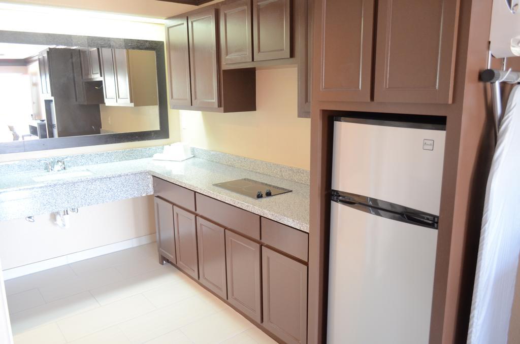 Regency Inn Humble Iah - Intercontinental Room photo