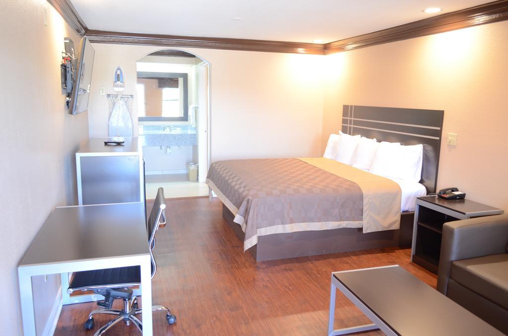 Regency Inn Humble Iah - Intercontinental Room photo